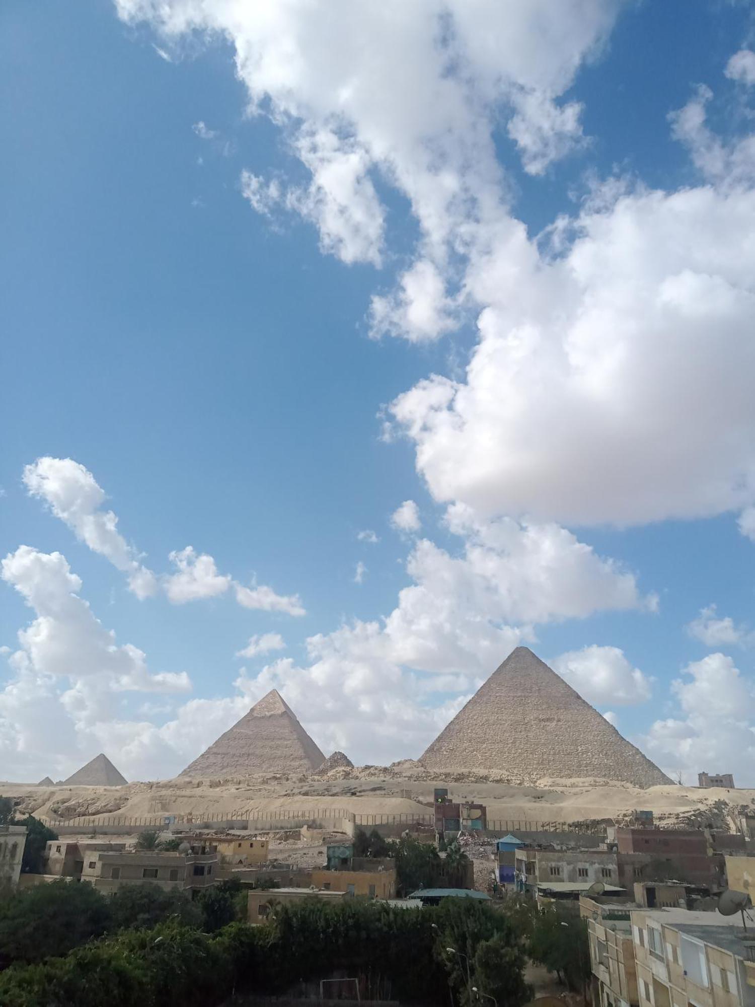 Pyramids Show Hotel Kafret el-Gabal Exterior foto