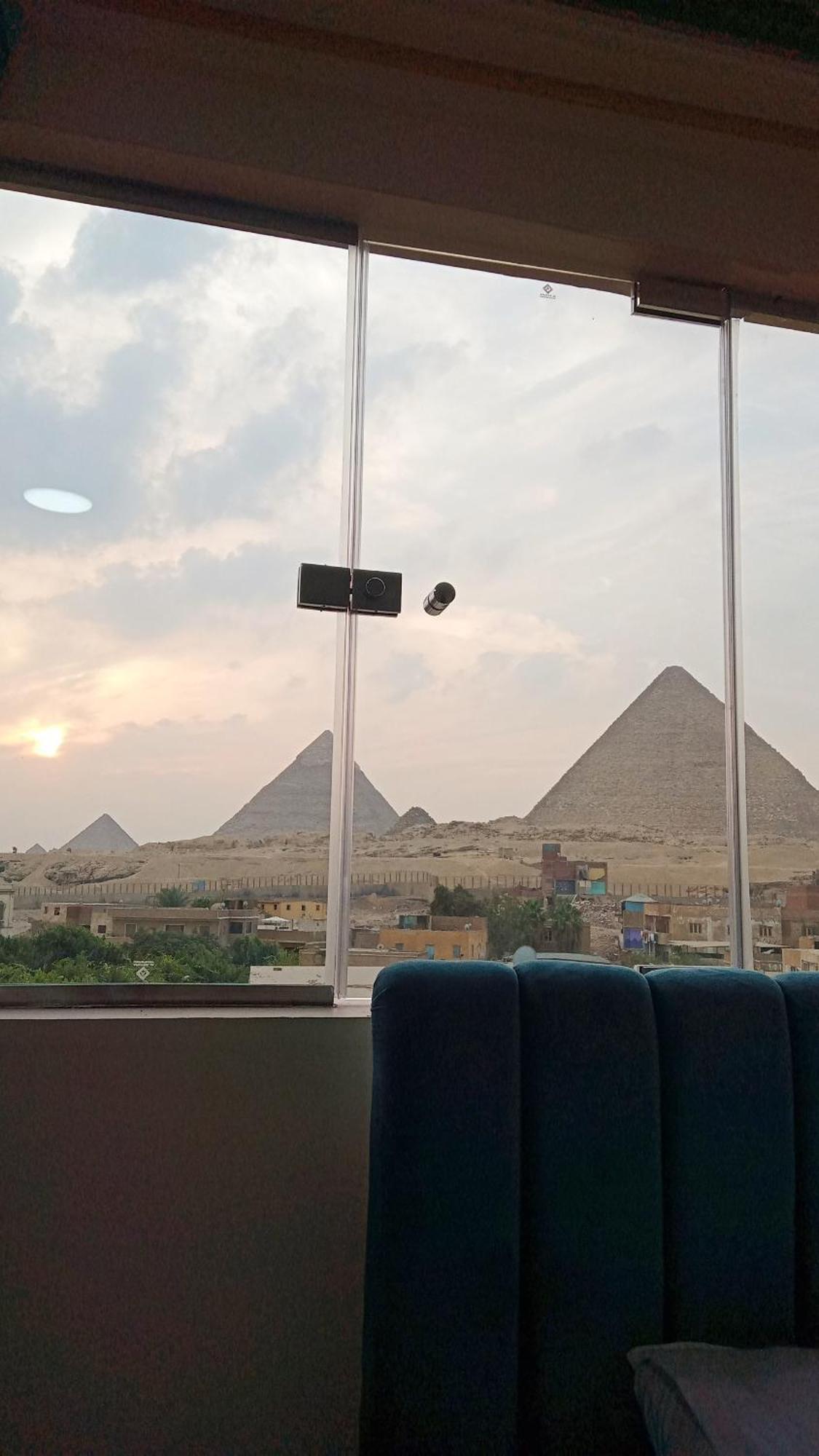 Pyramids Show Hotel Kafret el-Gabal Exterior foto